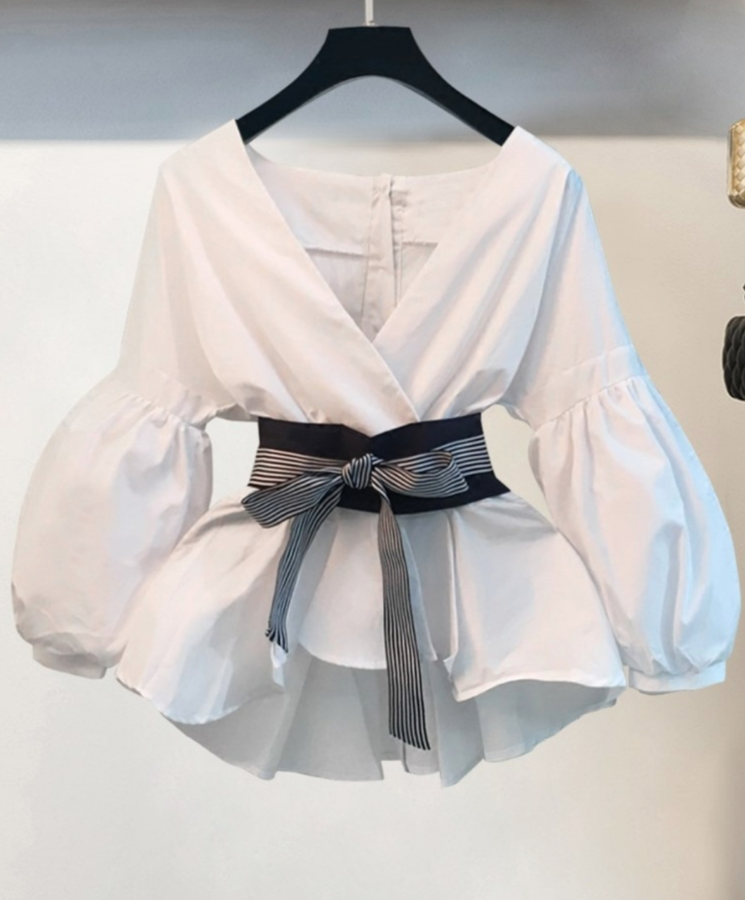 Sona Lantern Sleeves Blouse