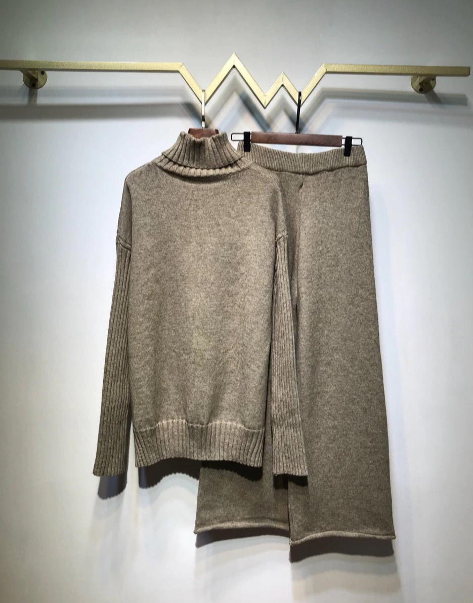 Gladis Knitted Suit 2 Piece Set